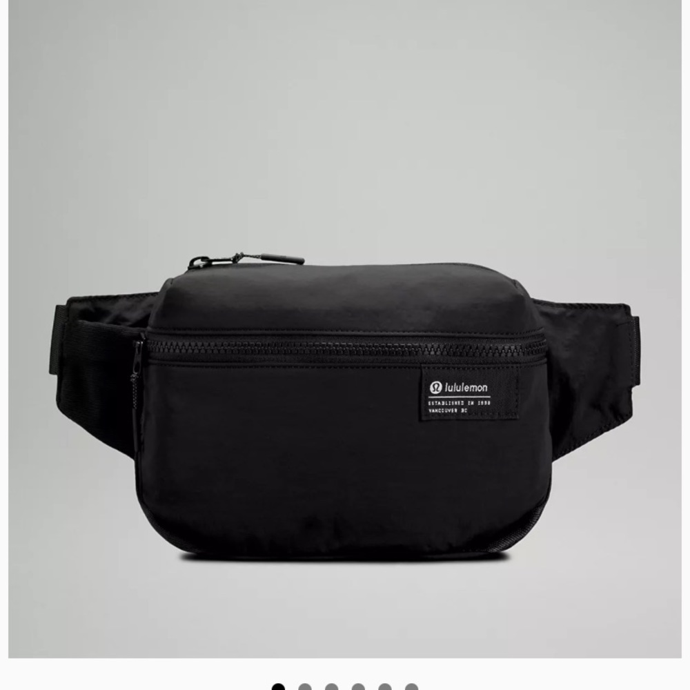 Lululemon clean lines belt bag